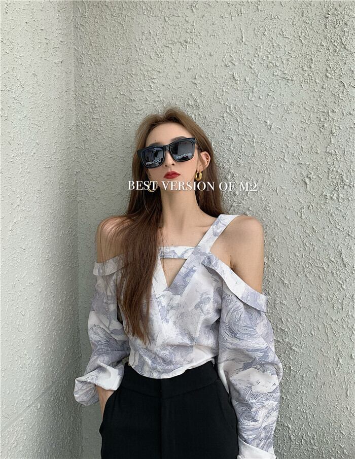 インク染めオフショルダー長袖フローラルシャツレディース秋のデザインセンスニッチサスペンダーシャツレトロアウターウェアショートトップ ブラックストロベリース60476186068