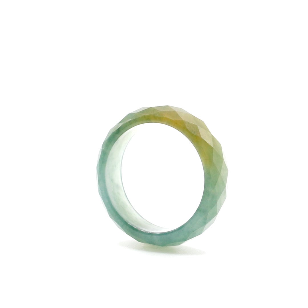 16号】とろみ感はありつつ カットが施されているリング 緑翡翠