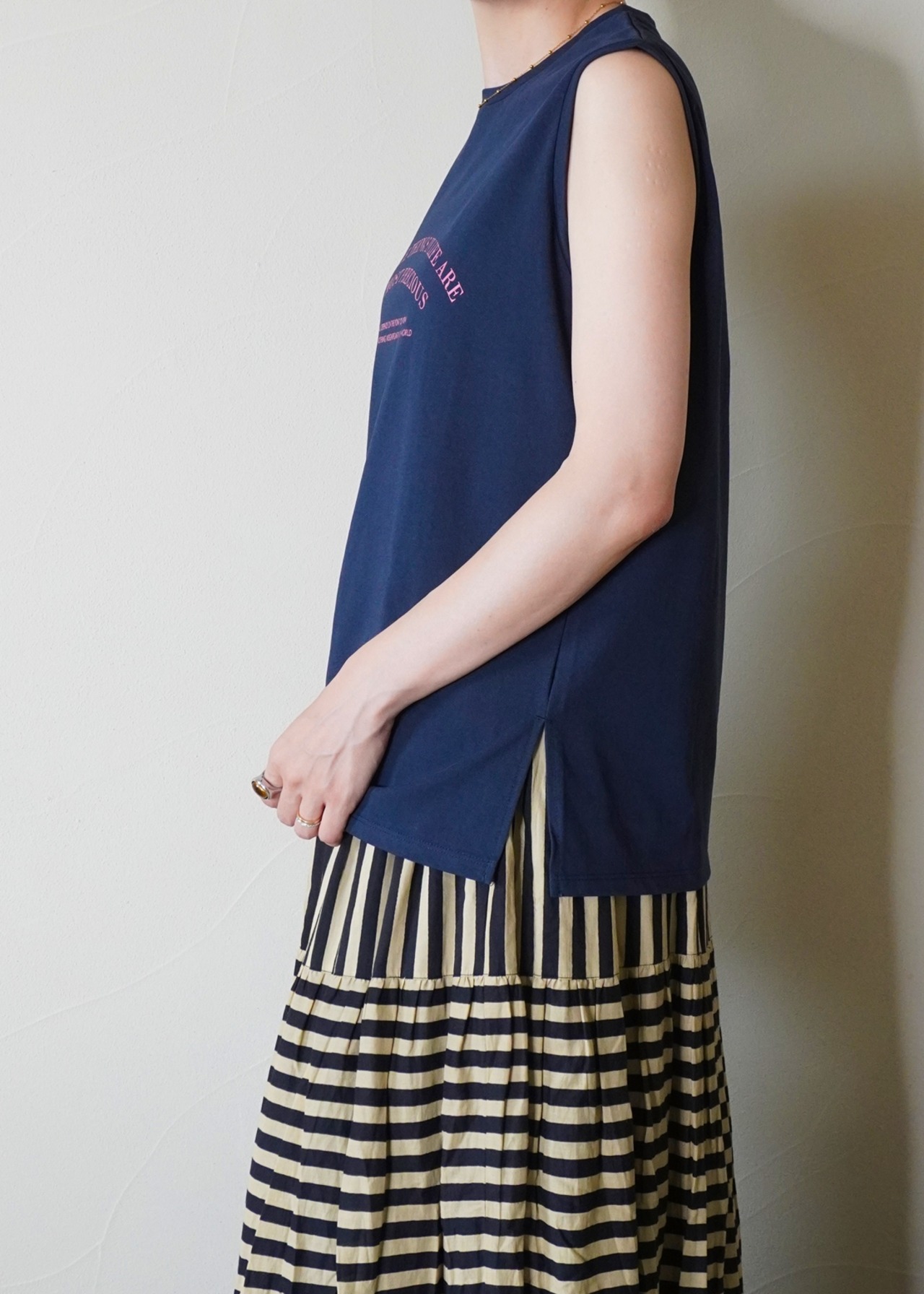 ノースリーブ　ロゴTシャツ