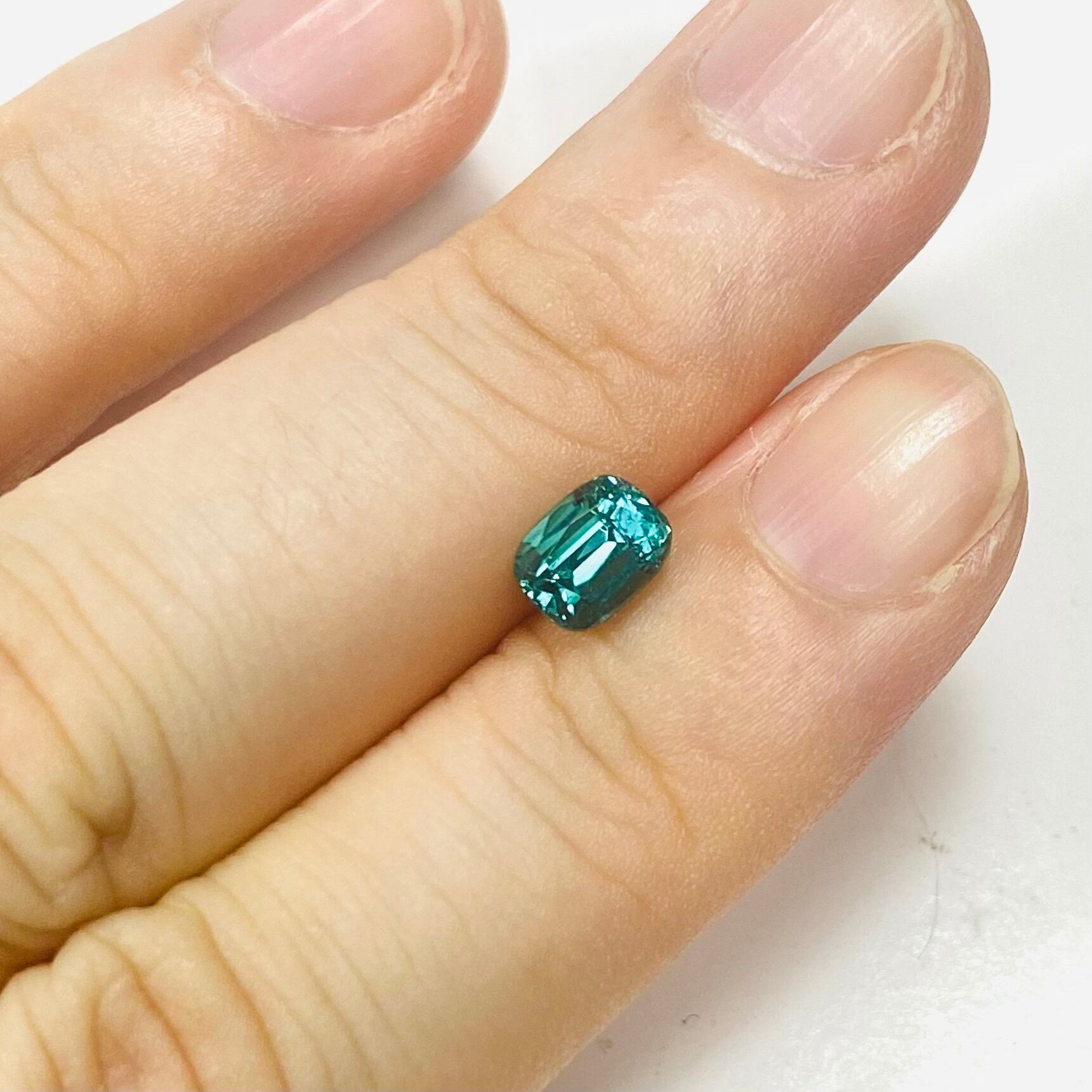 ネオンラグーンカラーのレアカラートルマリン