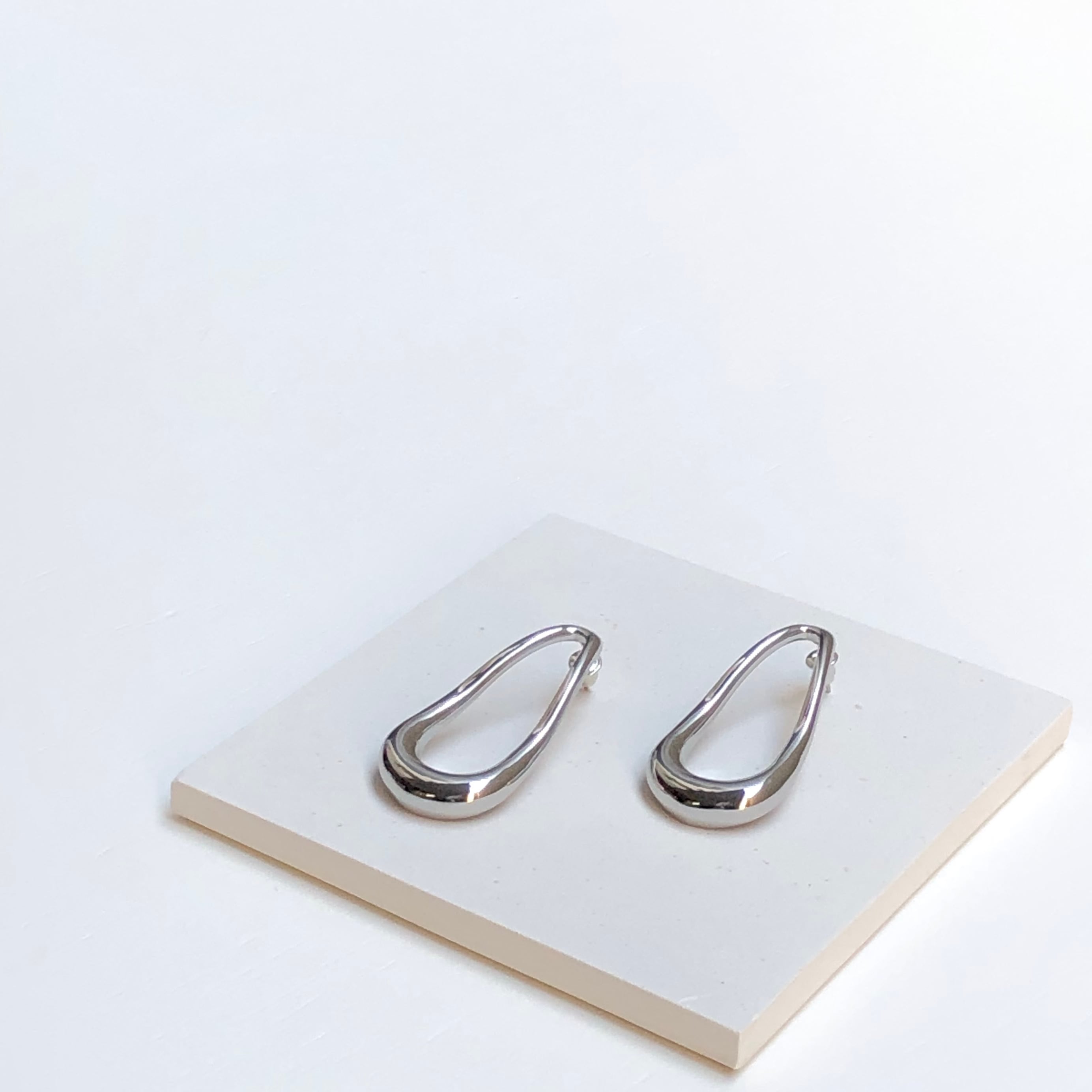 ..A×@kazumint20 ティアーズフープピアス【Silver色】 片耳