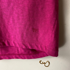 TOM FORD shocking pink color V-neck tee