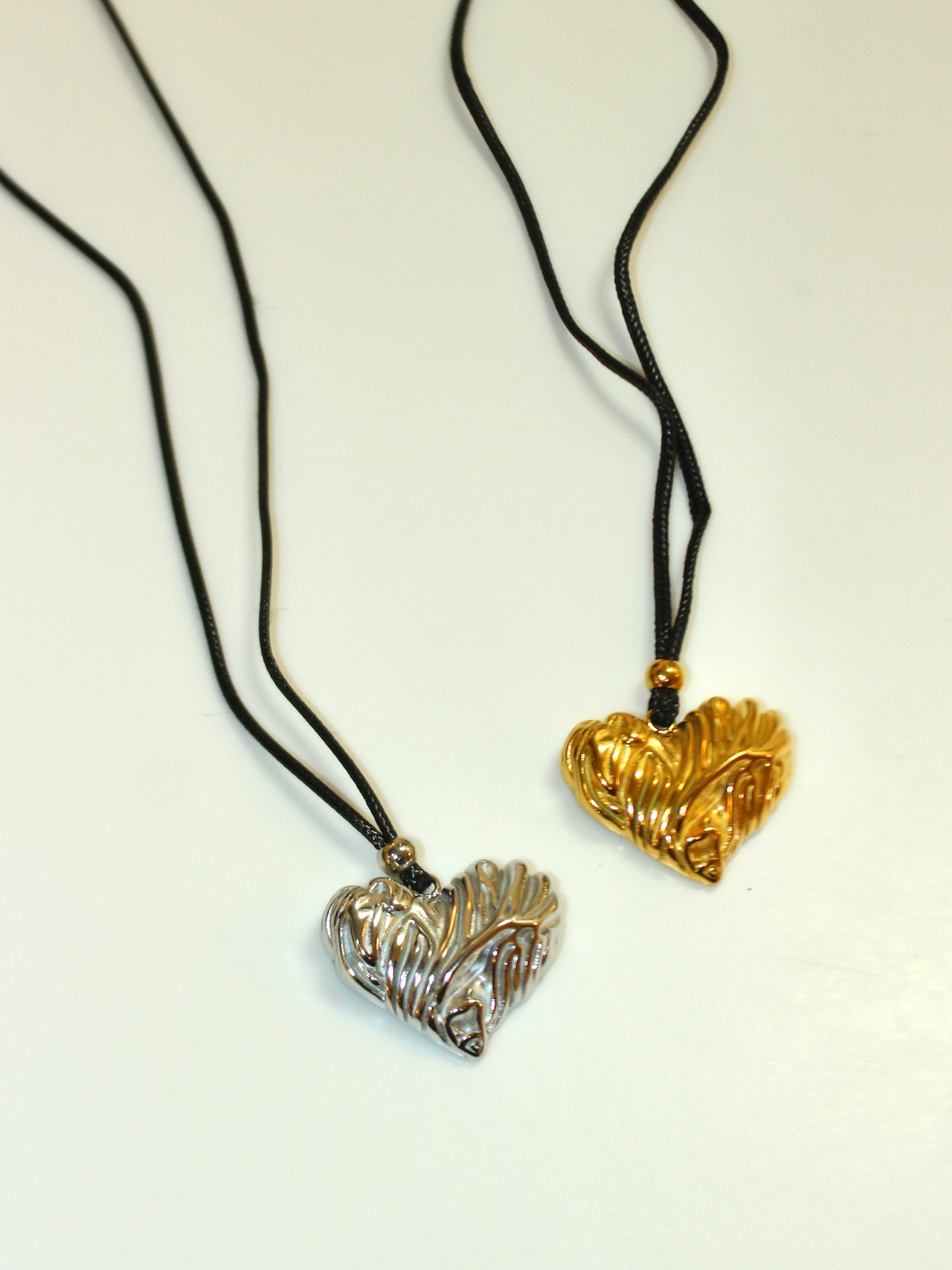Strap heart necklace
