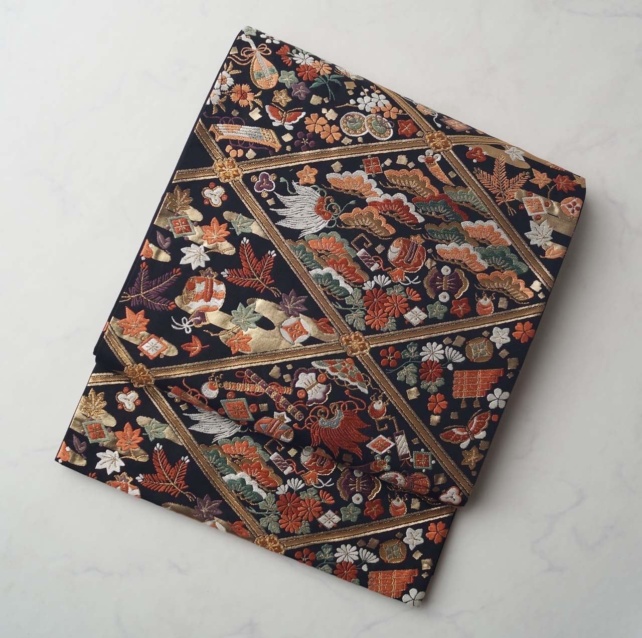 【ふくろ帯】黒地 菱文に宝尽くし 唐織りふくろ帯