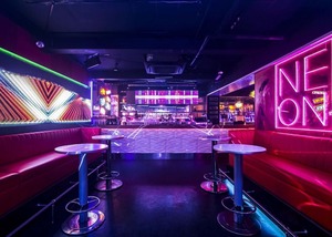 Neon Fukuoka 箱貸しブッキング 月ー木 10:00〜24:00■ 6時間	65,000円(税込)