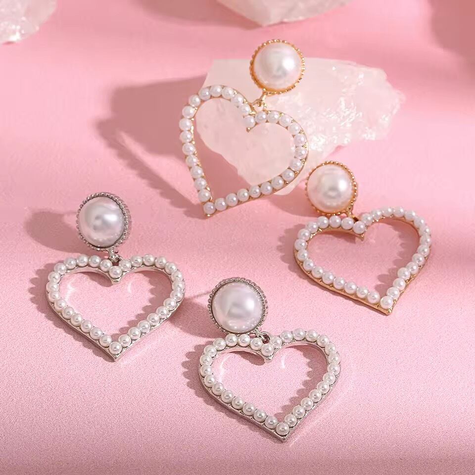 パールハートピアス（一ヶ月程でお届け） | milkyfleur