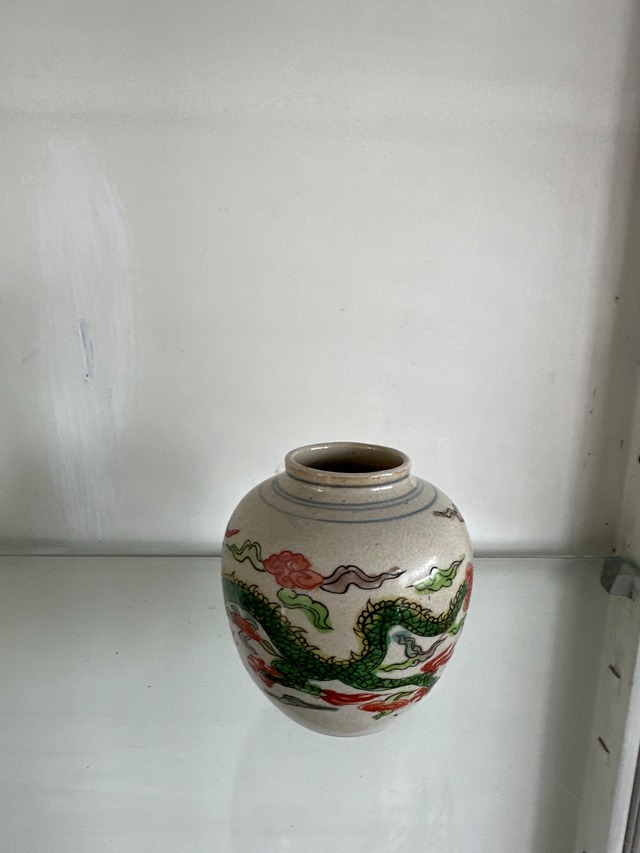 Antique china ドラゴン柄の小さな壺