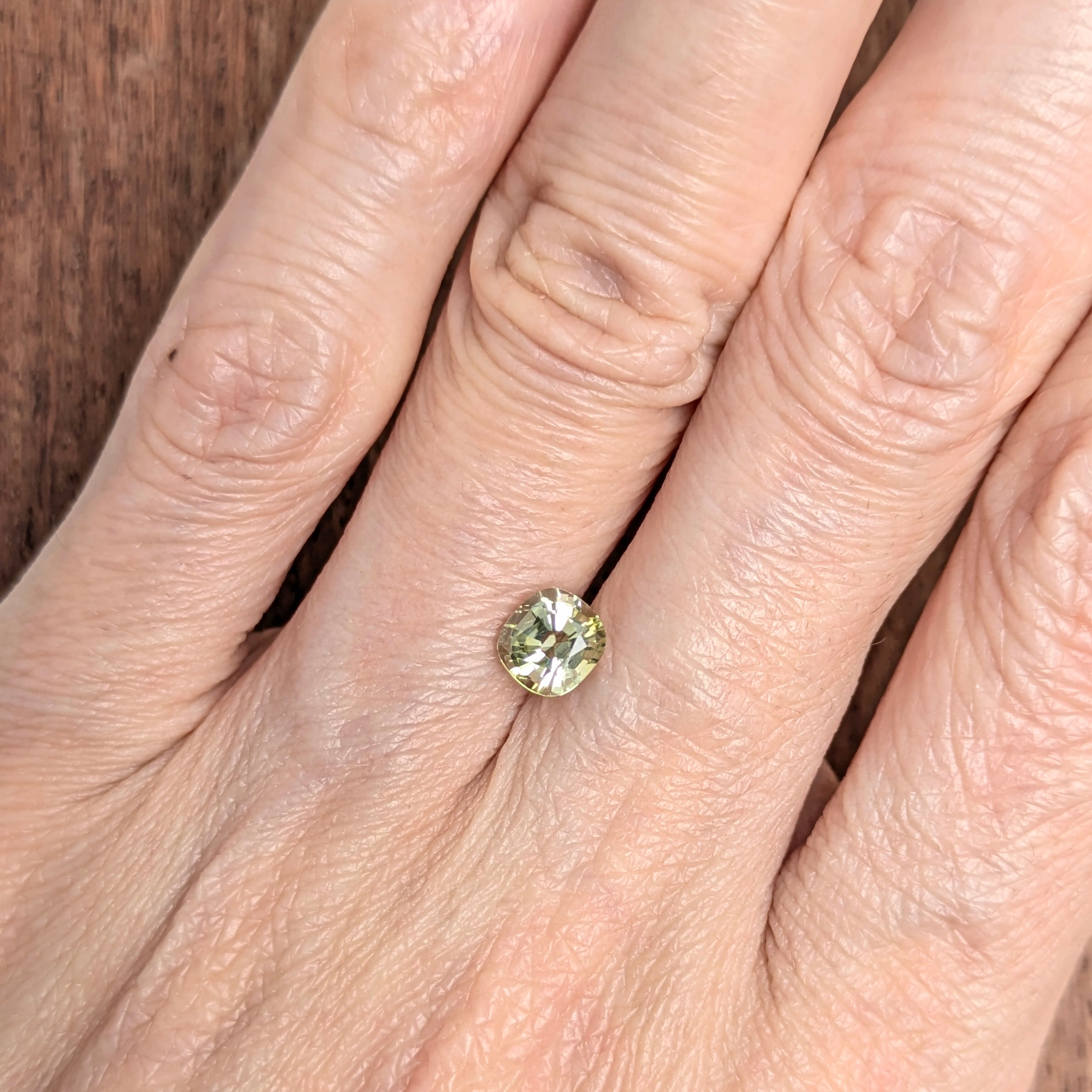 イエローグリーントルマリンルース【0.70ct】PRO208671 | Gem's Subculture