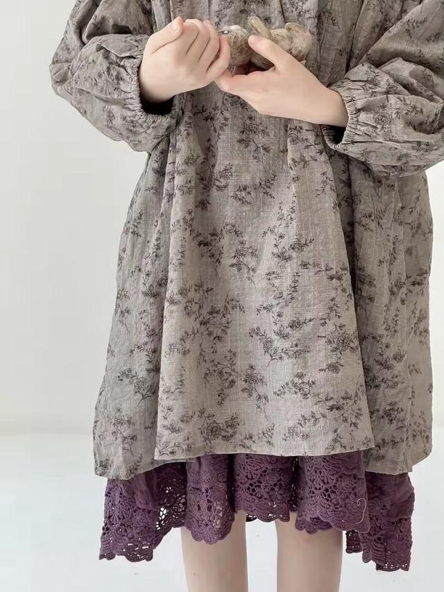 【取寄】さりげない裾レースが上品なヴィンテージ風花柄ワンピース