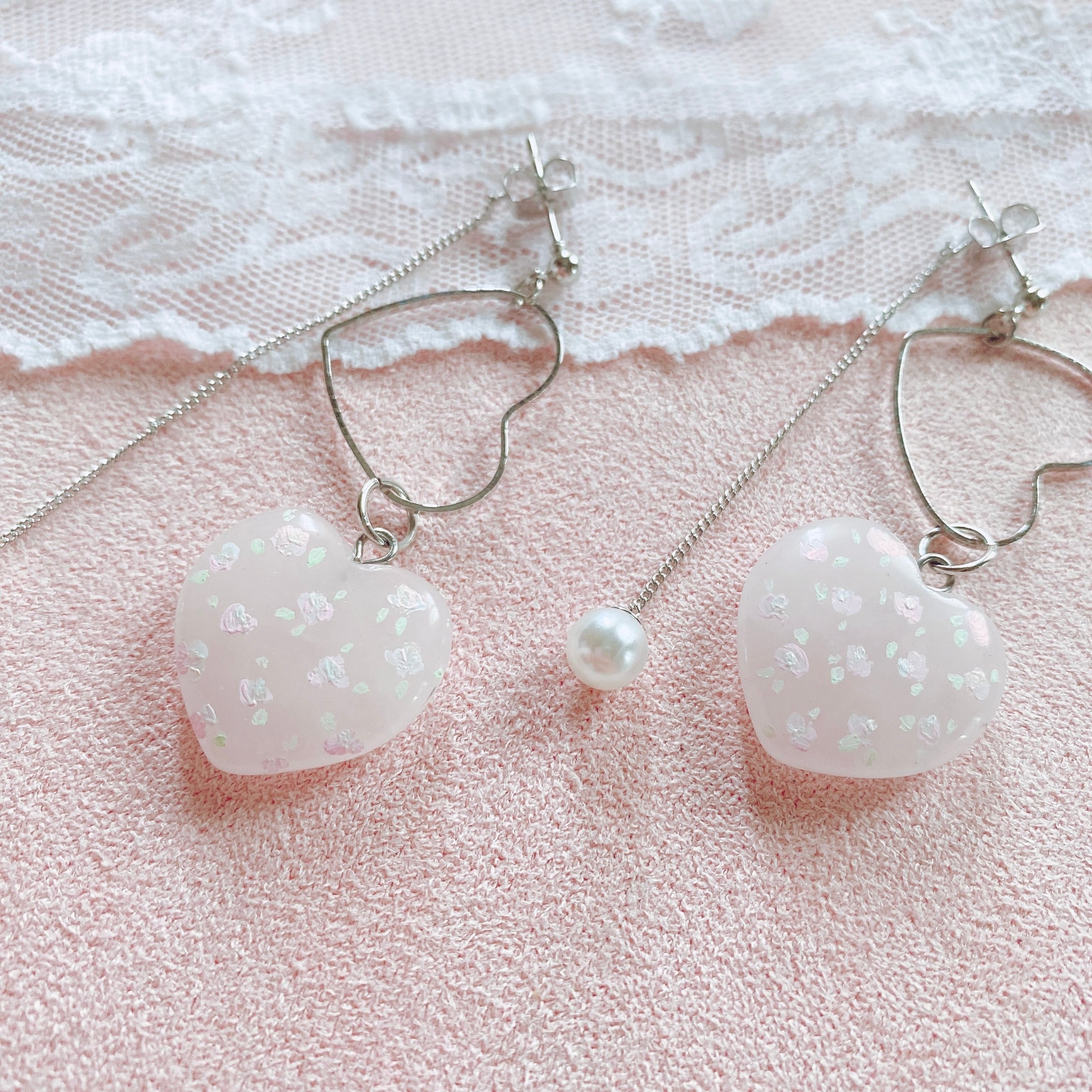 天然石×handpaint ゆらゆらパールと小花柄シルバー耳飾り