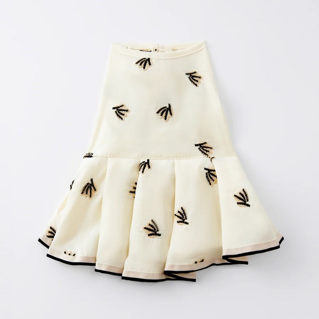 即納 PLEATED DRESS WITH EMBROIDER（CREAM） / OVER GLAM