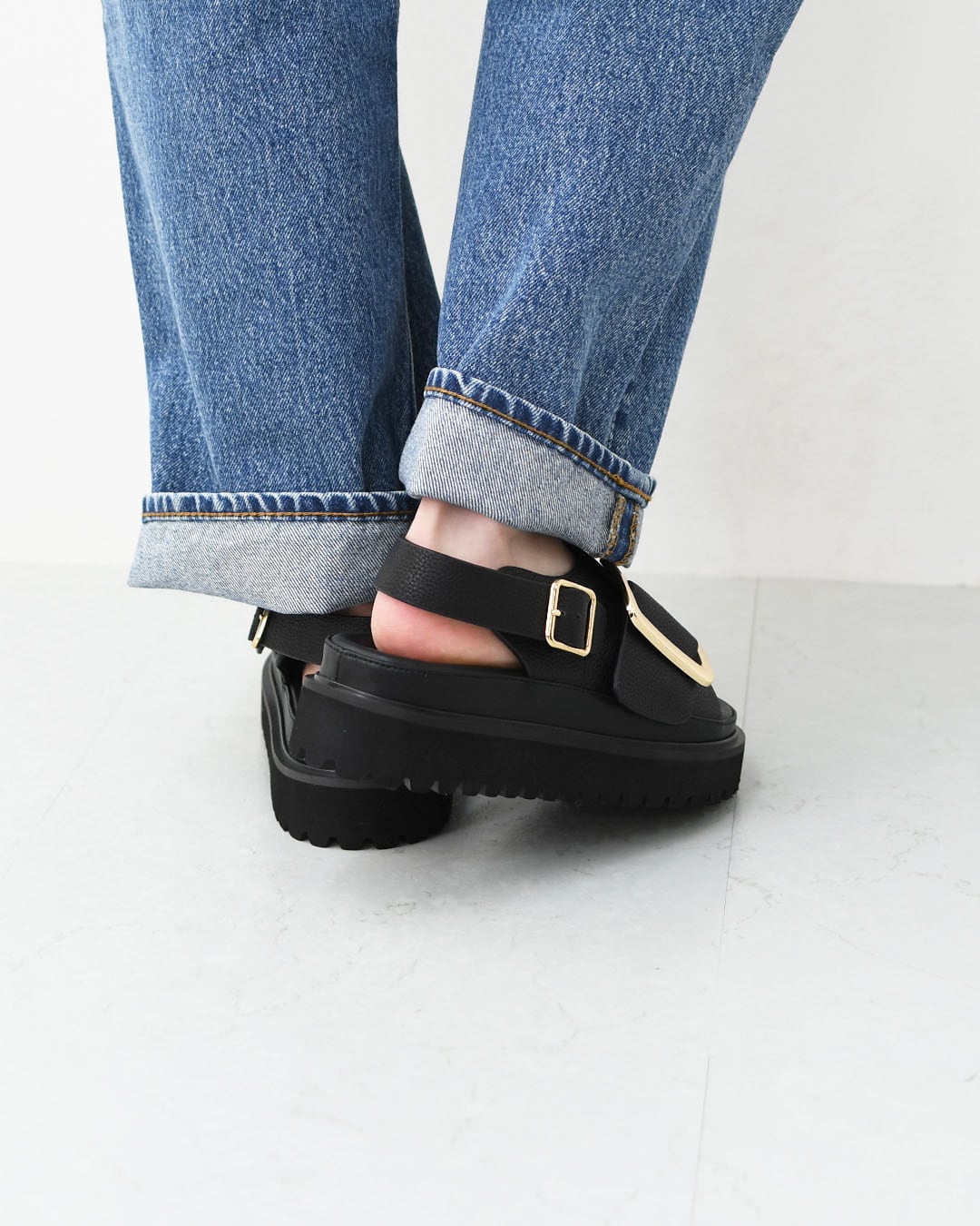 MOHI [モヒ] Grain Leather BIG Buckle Strap Platform Sandals [2024
