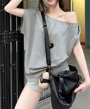 オフショルダー Tシャツ 半袖 ワンショルトップス レディース カットソー アシンメトリー 肩出し プルオーバー 無地 春夏 韓国 ストリート ギャザー 体型カバー 華奢見え [LS-CGT112]