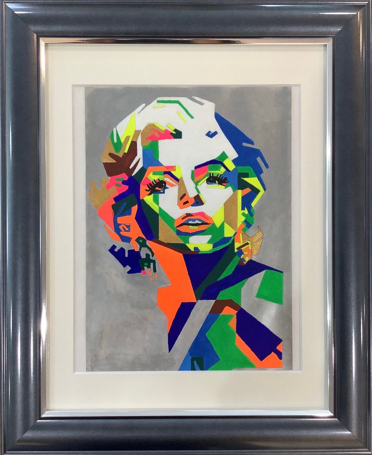 Vivid woman ( 鮮やかな女性 ) VネックロングTシャツ ホワイト