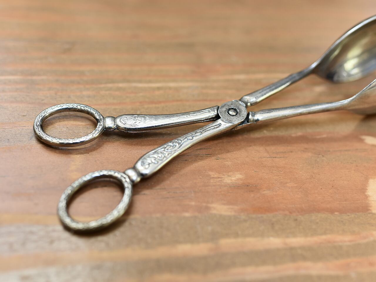 装飾が素敵なサーバートング(A) フレンチブロカント