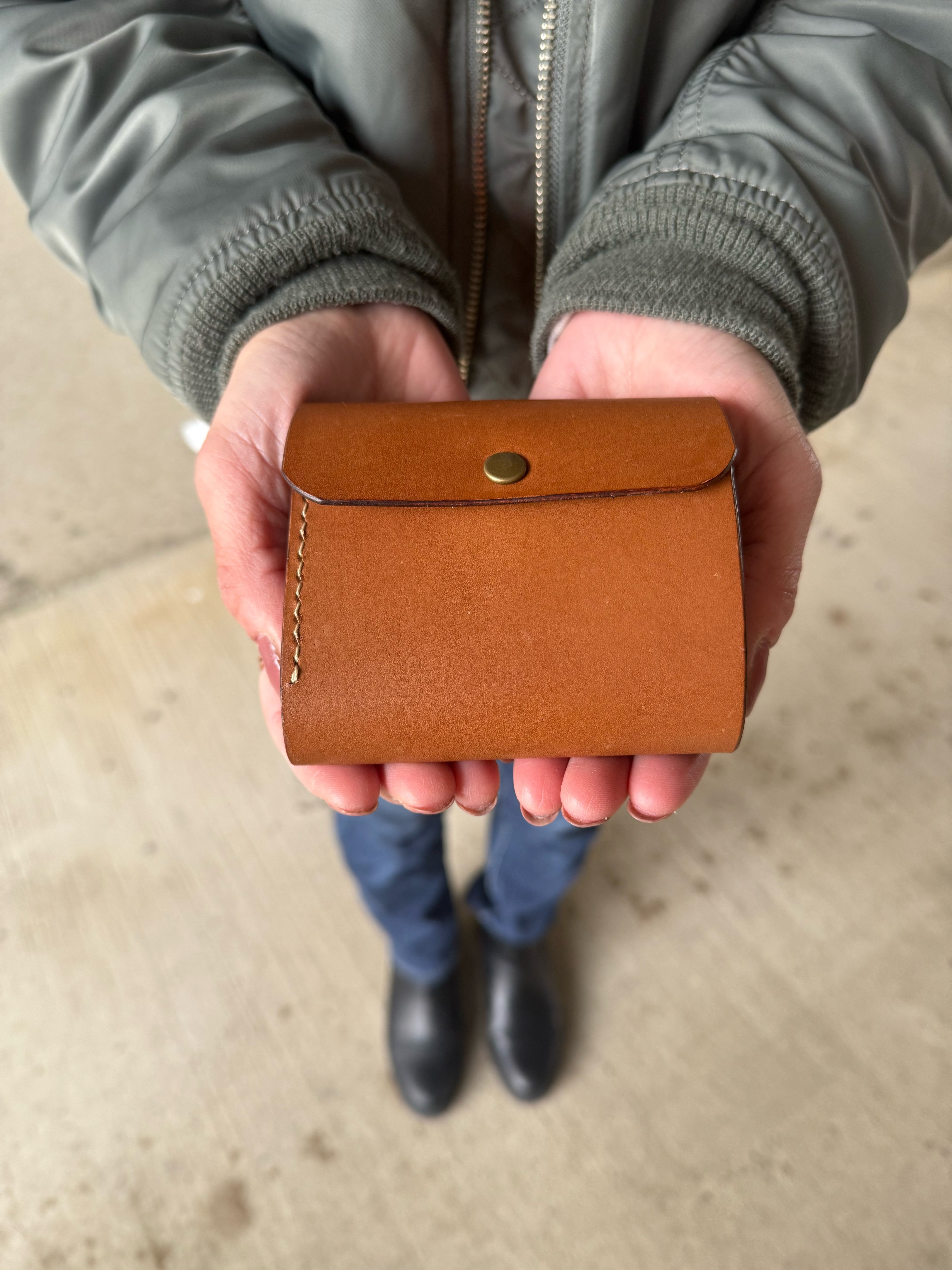 ハンドメイド　二つ折り　革財布　ステアハイド　黒色　真鍮　cx-hw-000re ハンドメイド 二つ折り 革財布 ステアハイド 黒色 真鍮 cx-hw