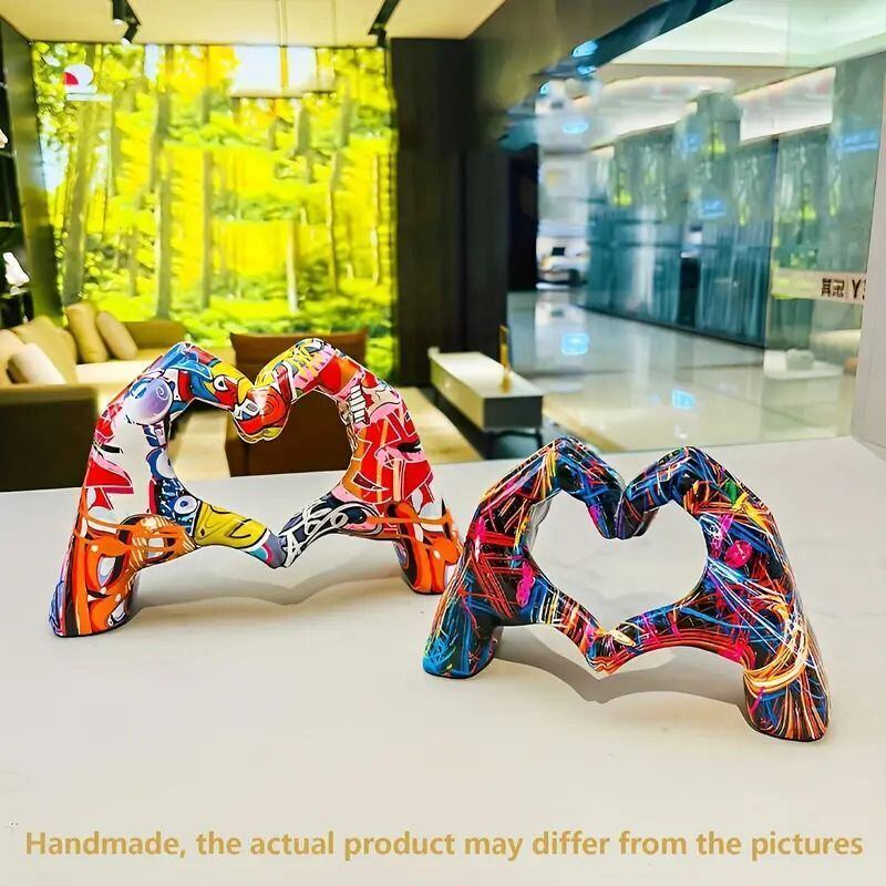 愛のハートの彫像 手の愛のハートの彫刻 カラフルなハートの手の彫刻