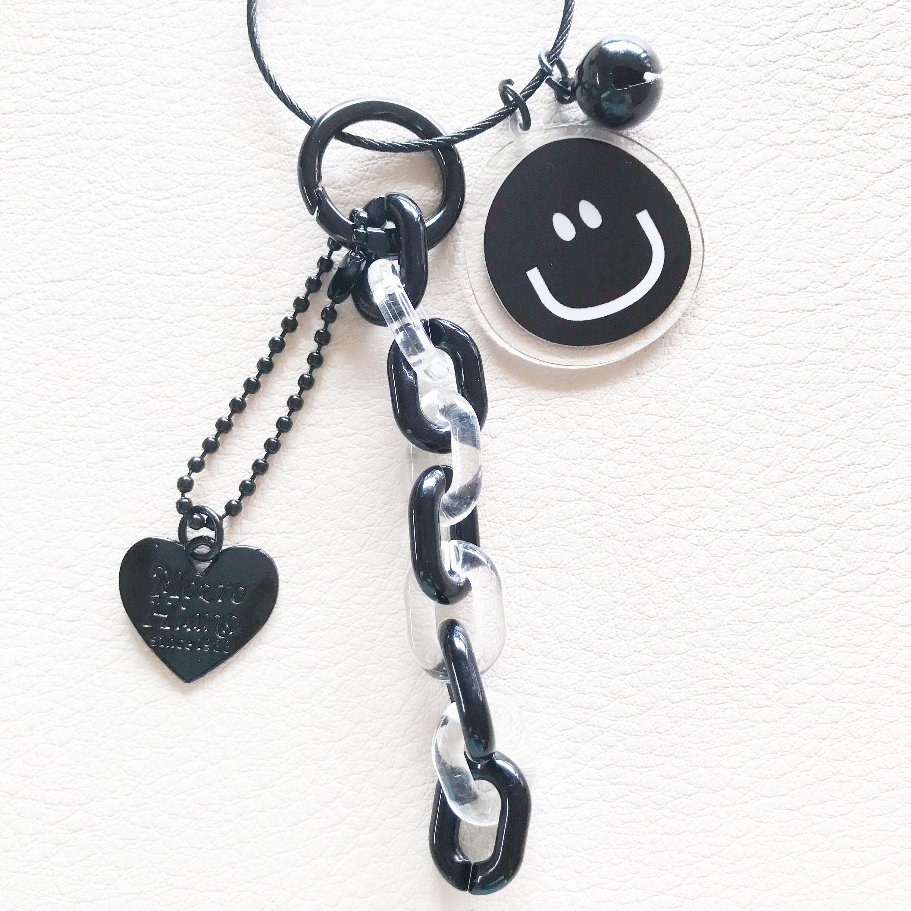 モノクロスマイルキーホルダー | ALOHALOHA