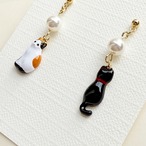 三毛猫と黒猫のシンプルパールピアス　イヤリング　イヤーカフ