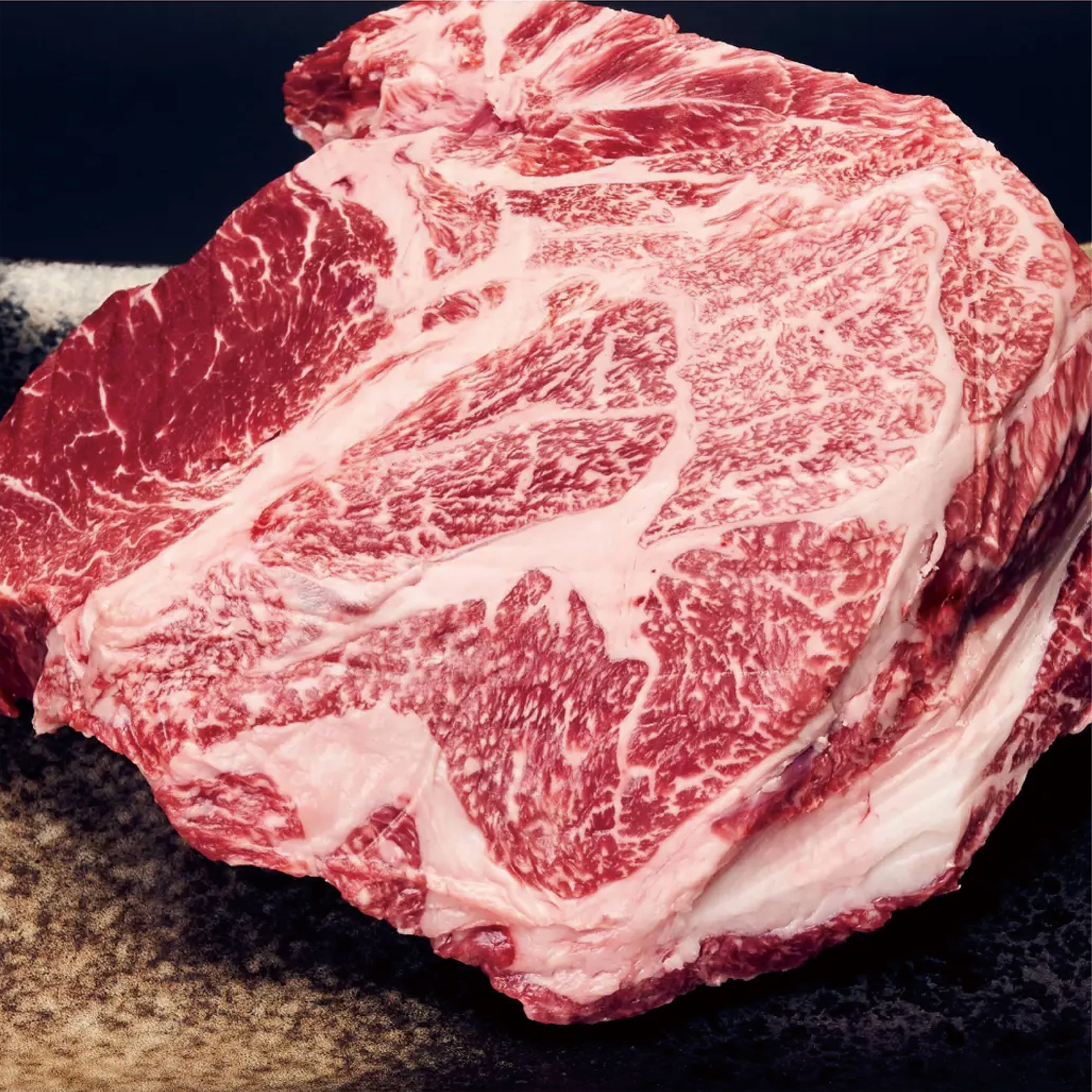 《送料無料》【塊】和牛のスネ-お試し1kg リピーターが続出!和牛オリンピック日本一の農場からお届け