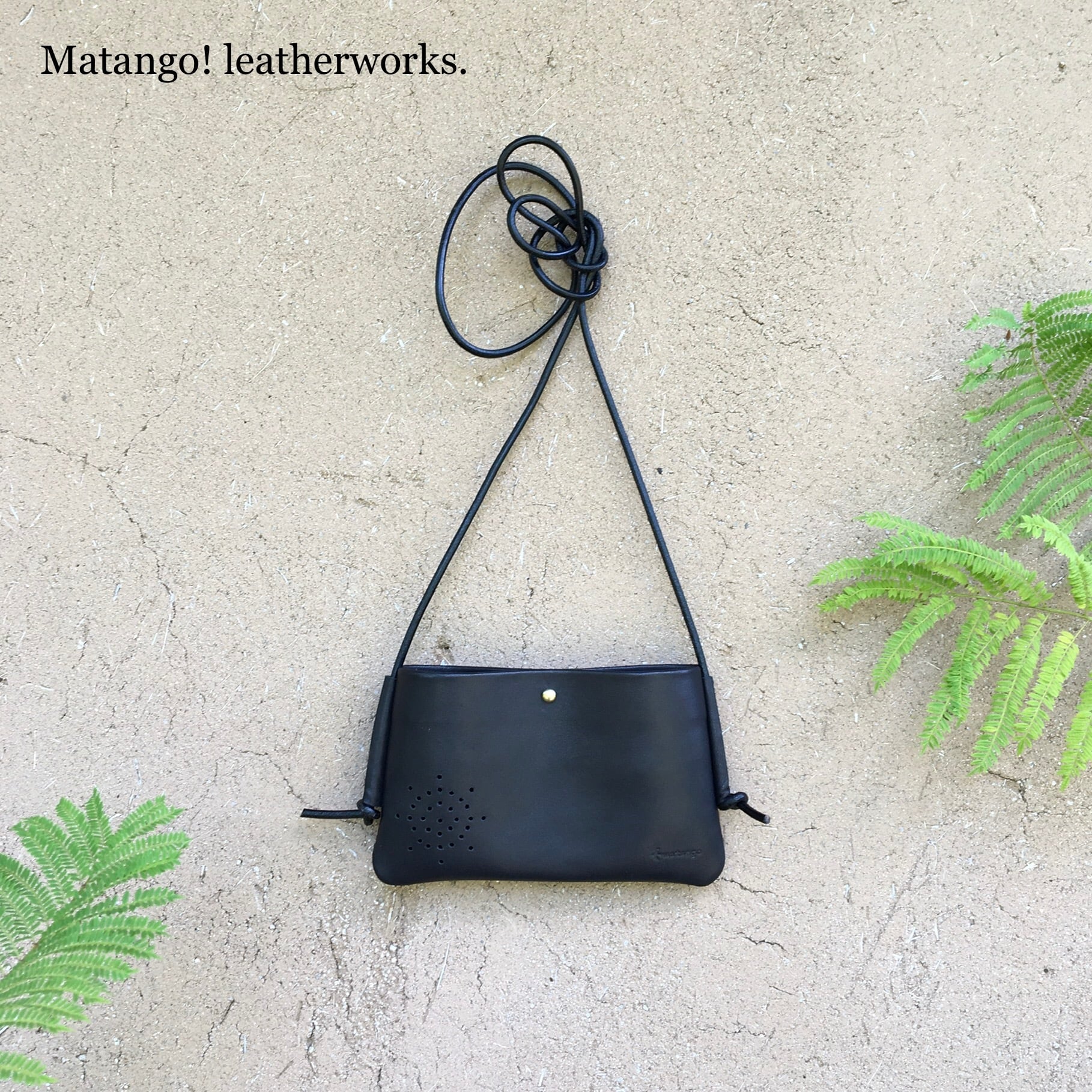 ◇音楽好きの為の◇ 本革 艶消しブラック モバイルポシェット 真鍮