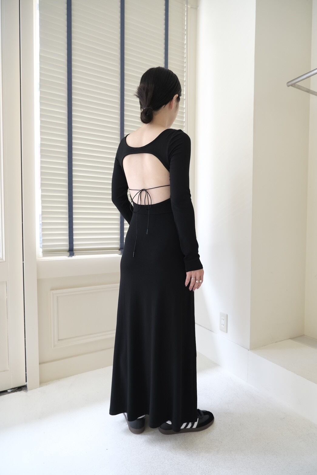 determ;】Collagen Open Back Dress | theour 