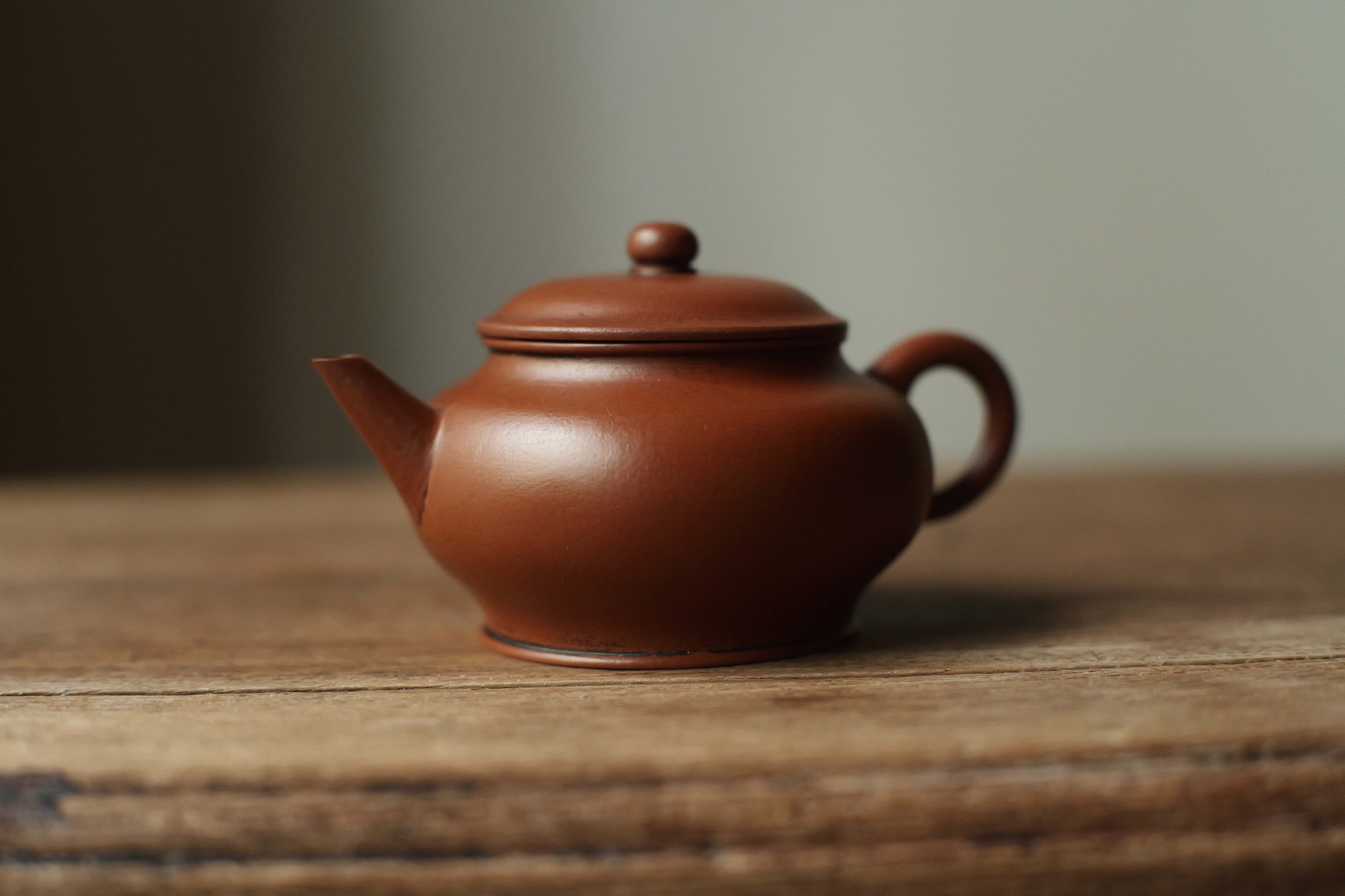 宜興紫砂壺「扁燈」（約75cc・全手工）・趙莊朱泥嫩鉱/老鉱ブレンド