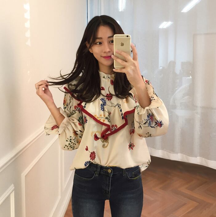 フロントフリル 花柄ブラウス