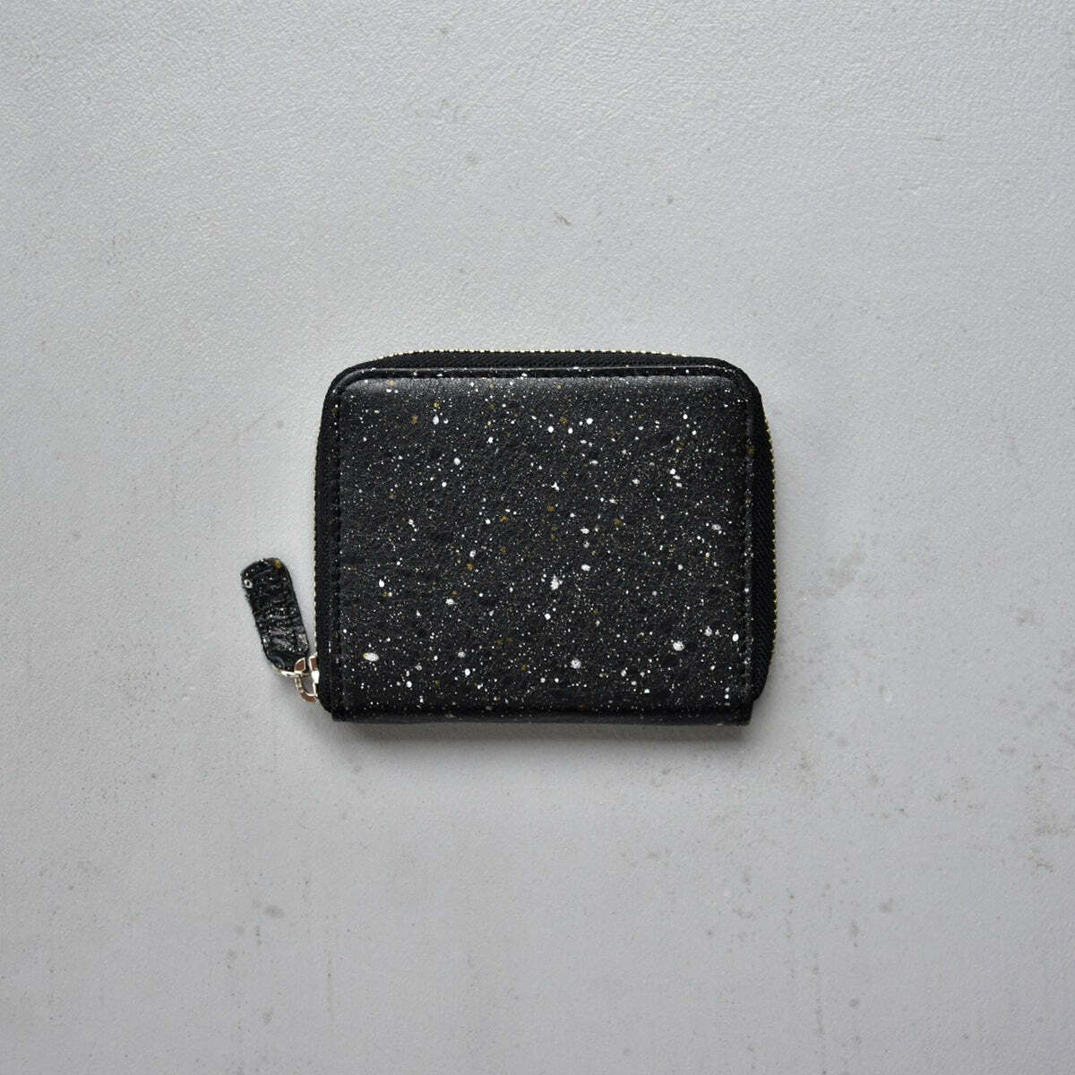 CAMPOMAGGI スタッズ　ミニ　ウォレット　黒　レザー　ラウンドジップ CAMPOMAGGI スタッズ ミニ ウォレット 黒 レザー ラウンドジップ