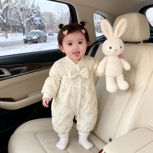 【BABY】厚手蝶結び付きクリームロンパース