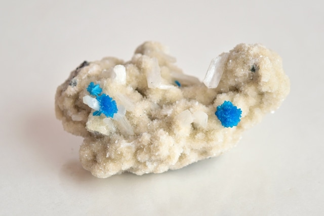 Cavansite on Stilbite  - カバンサイト スティルバイト