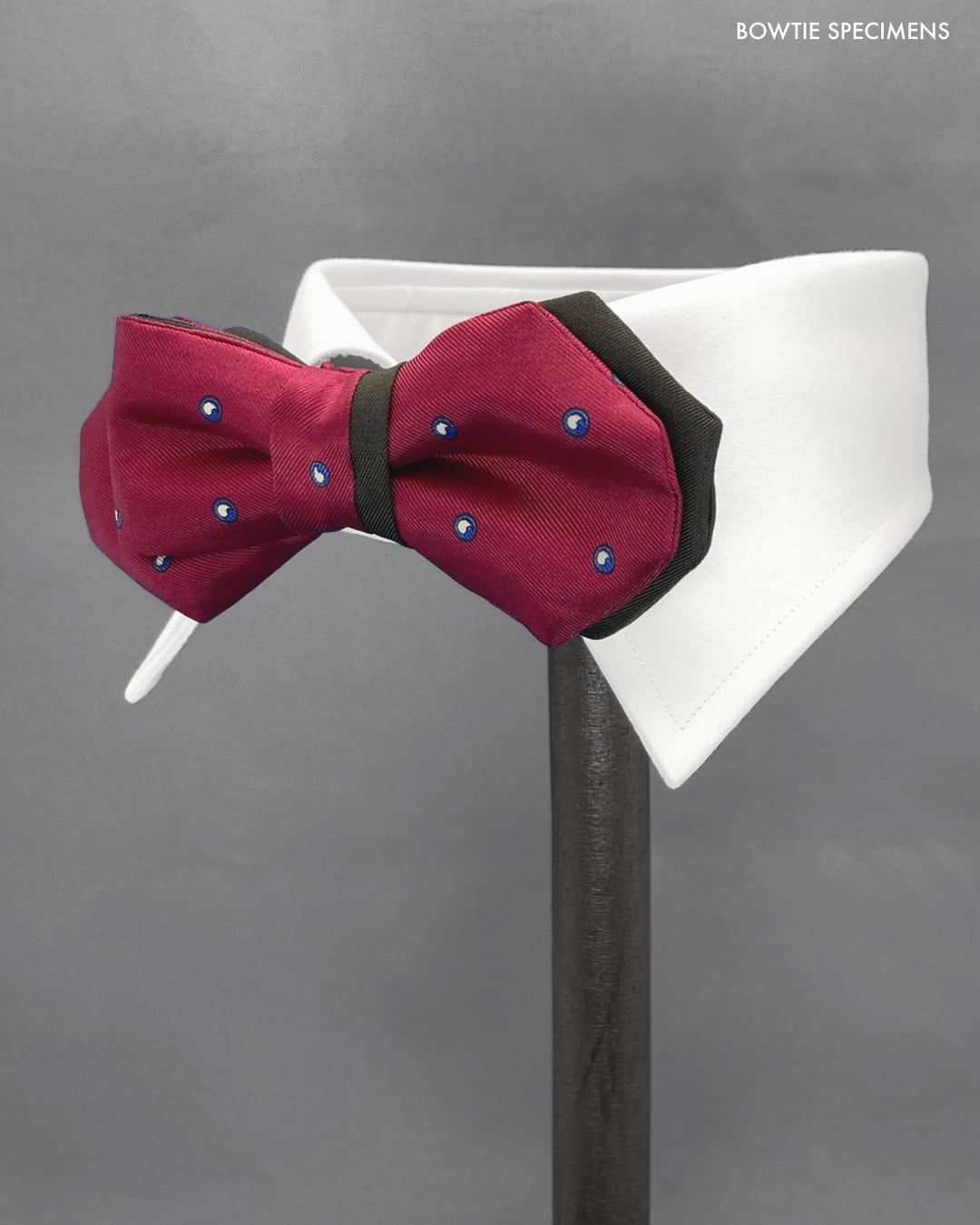 ヘキサゴン/六角形 (エンジ/ブルードット) 作り結び型〈蝶ネクタイ