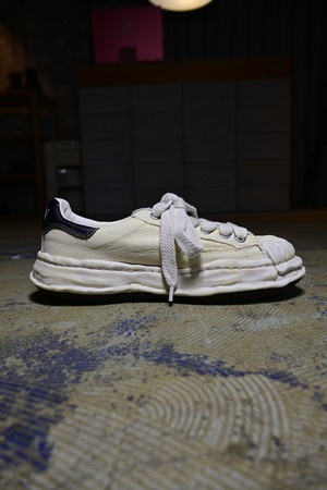 【26AW】MAISON MIHARA YASUHIRO ミハラヤスヒロ /  BLAKEY BLEACHED CANVAS LOW-TOP SNEAKERS / ローカットスニーカー /  A17FW731