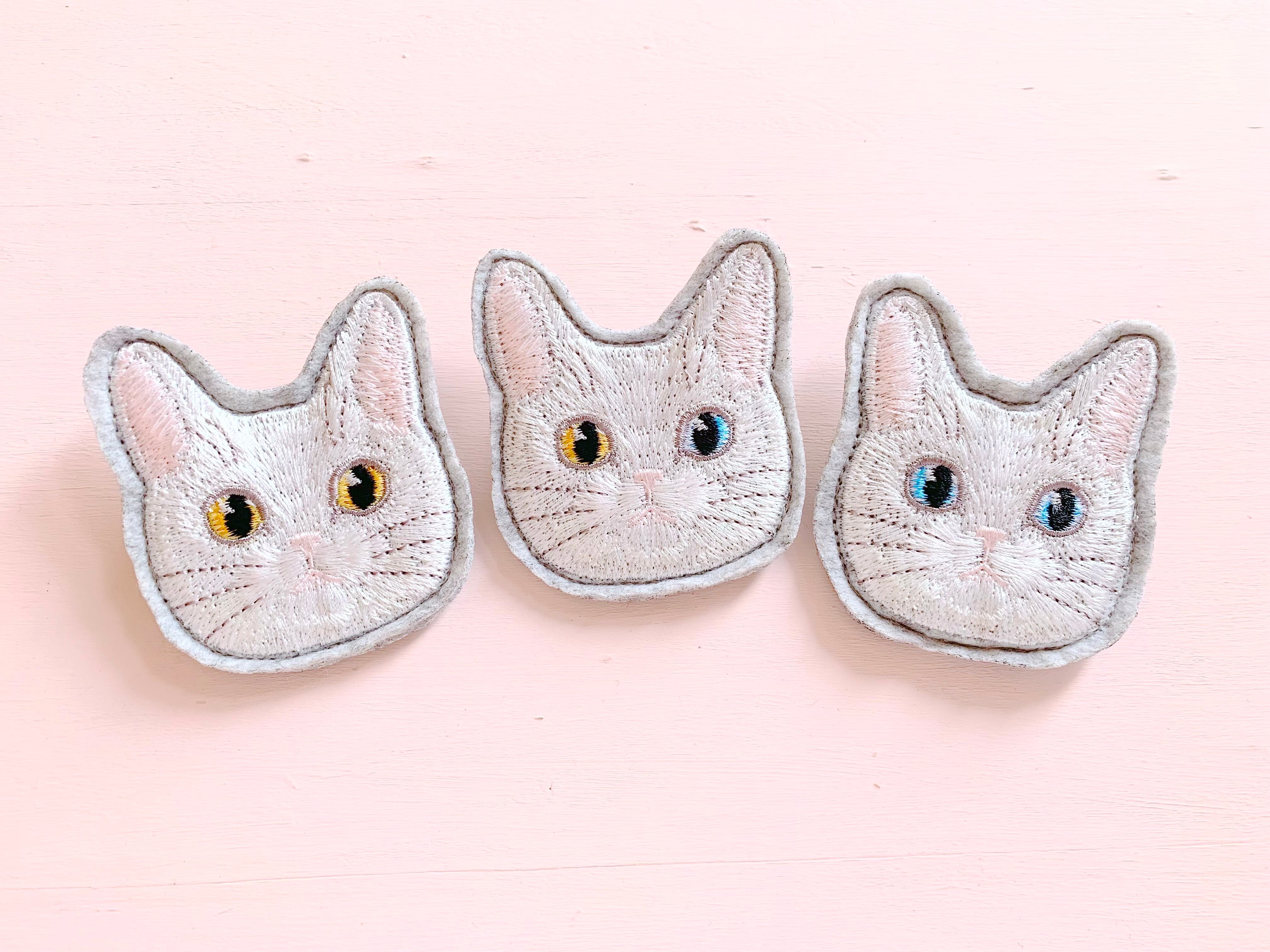 白猫ちゃんの刺繍ブローチ | 猫と暮らす洋裁店magical