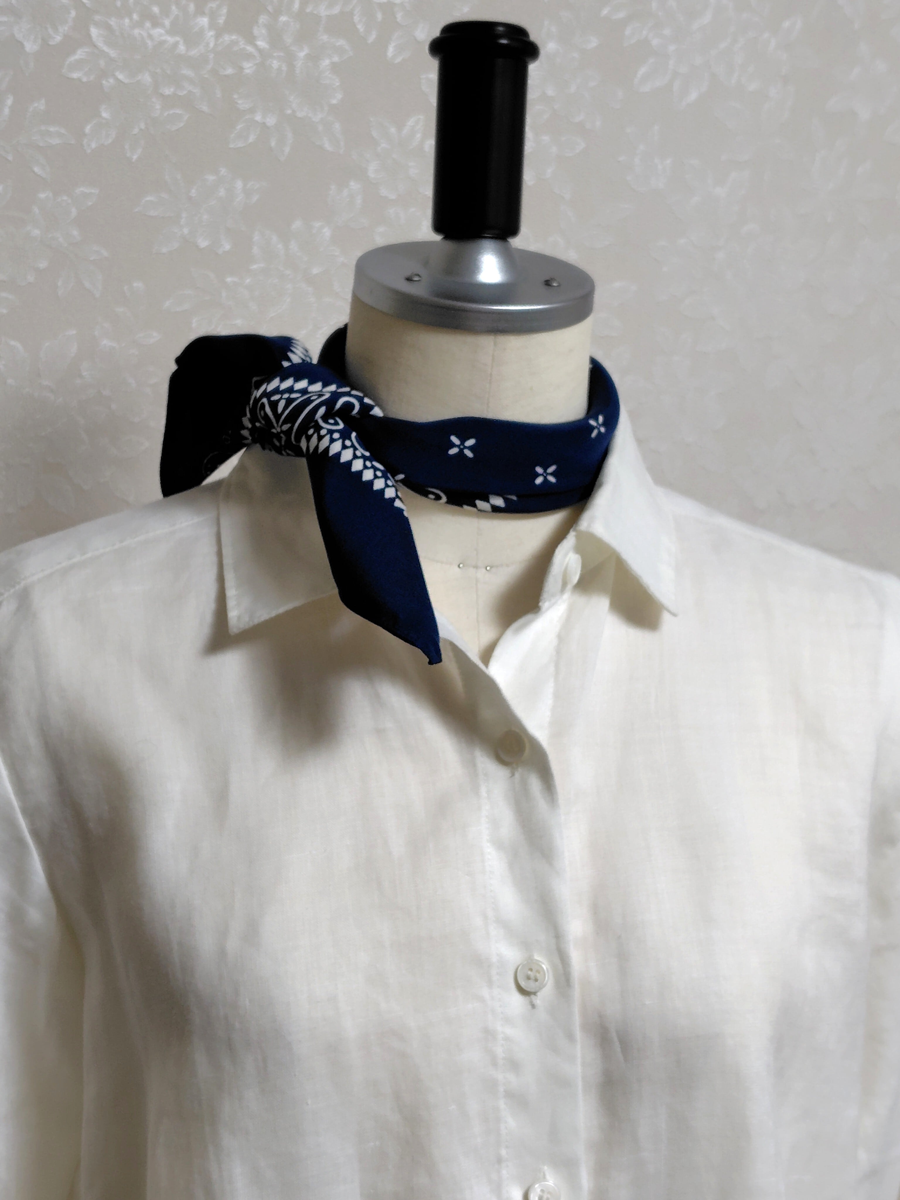 Snoop/ 洗えるシルクスカーフ/ 浜ちりめんシルク【Navy-クロス柄 53×53