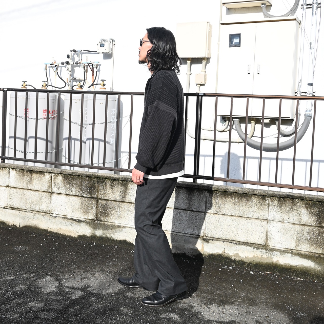 YASHIKI(ヤシキ)着回し抜群ハーフジップニット、普通に良いスラックスstyle