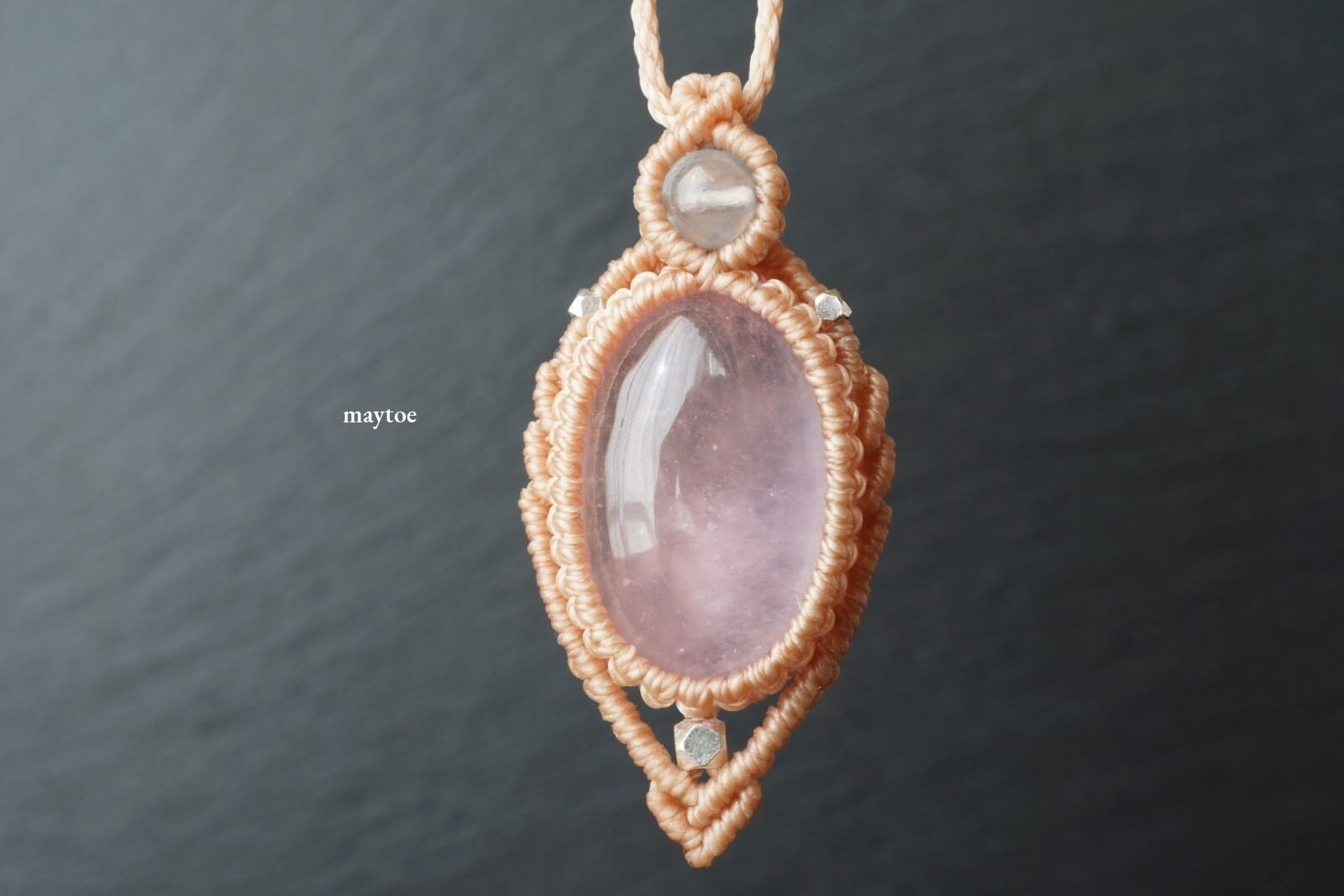 幻想的な輝き&シラー入り♦モルガナイトのマクラメネックレス【一点物】