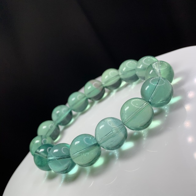 b209 透明度有り✩グリーンフローライトブレスレット