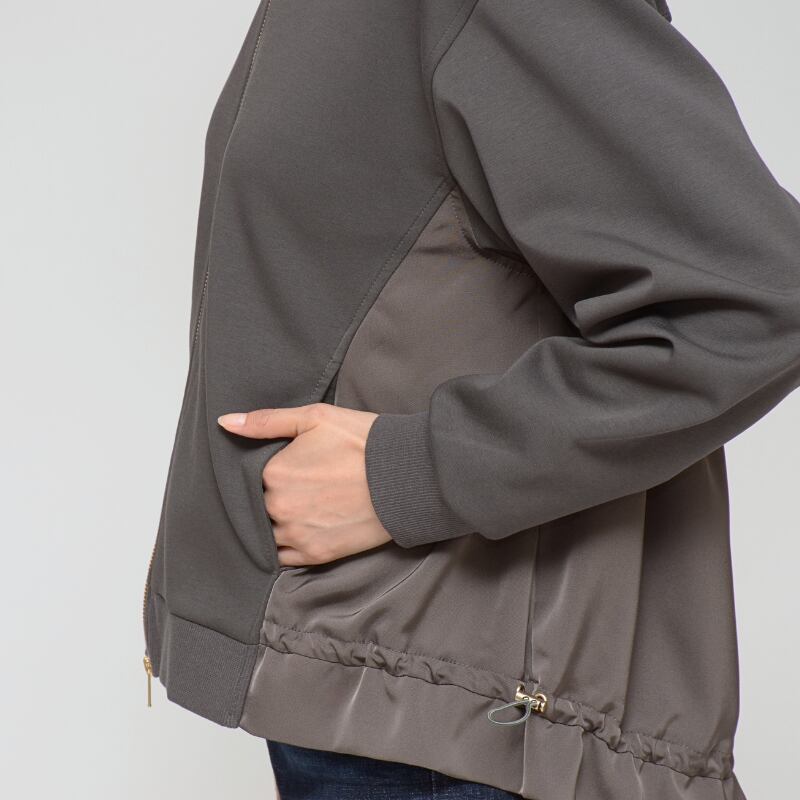 裾を絞るとプリーツに】異素材バックプリーツブルゾン - LEI-2519