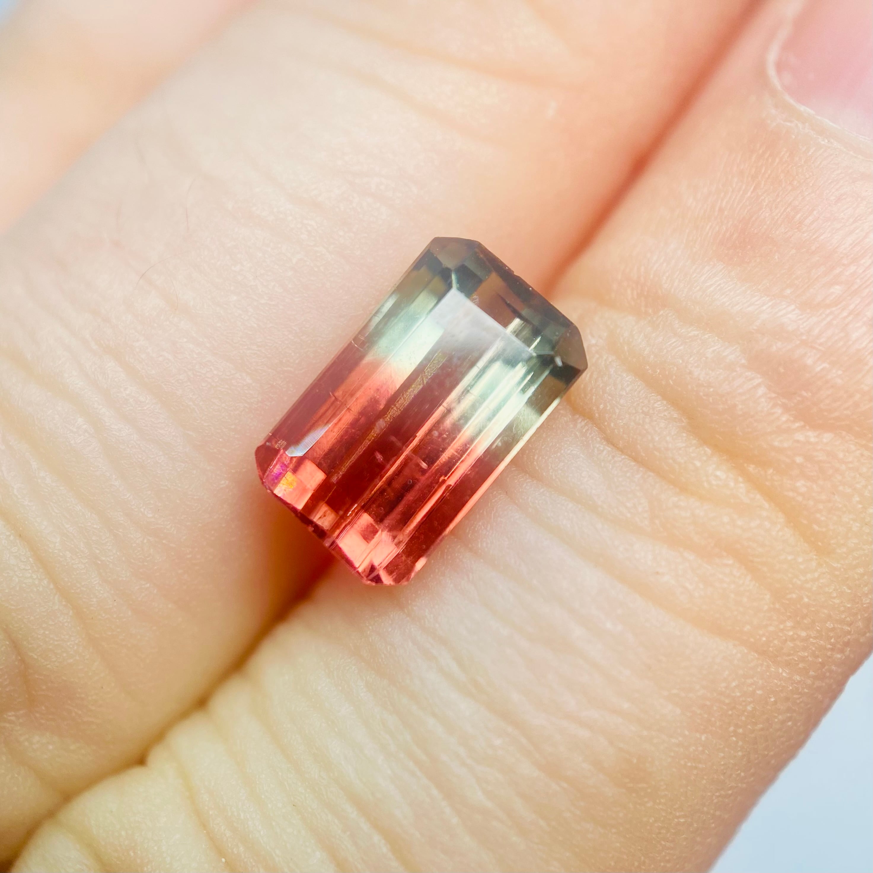 日本画赤富士のようなバイカラートルマリン