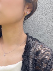 バイカラーボールピアス