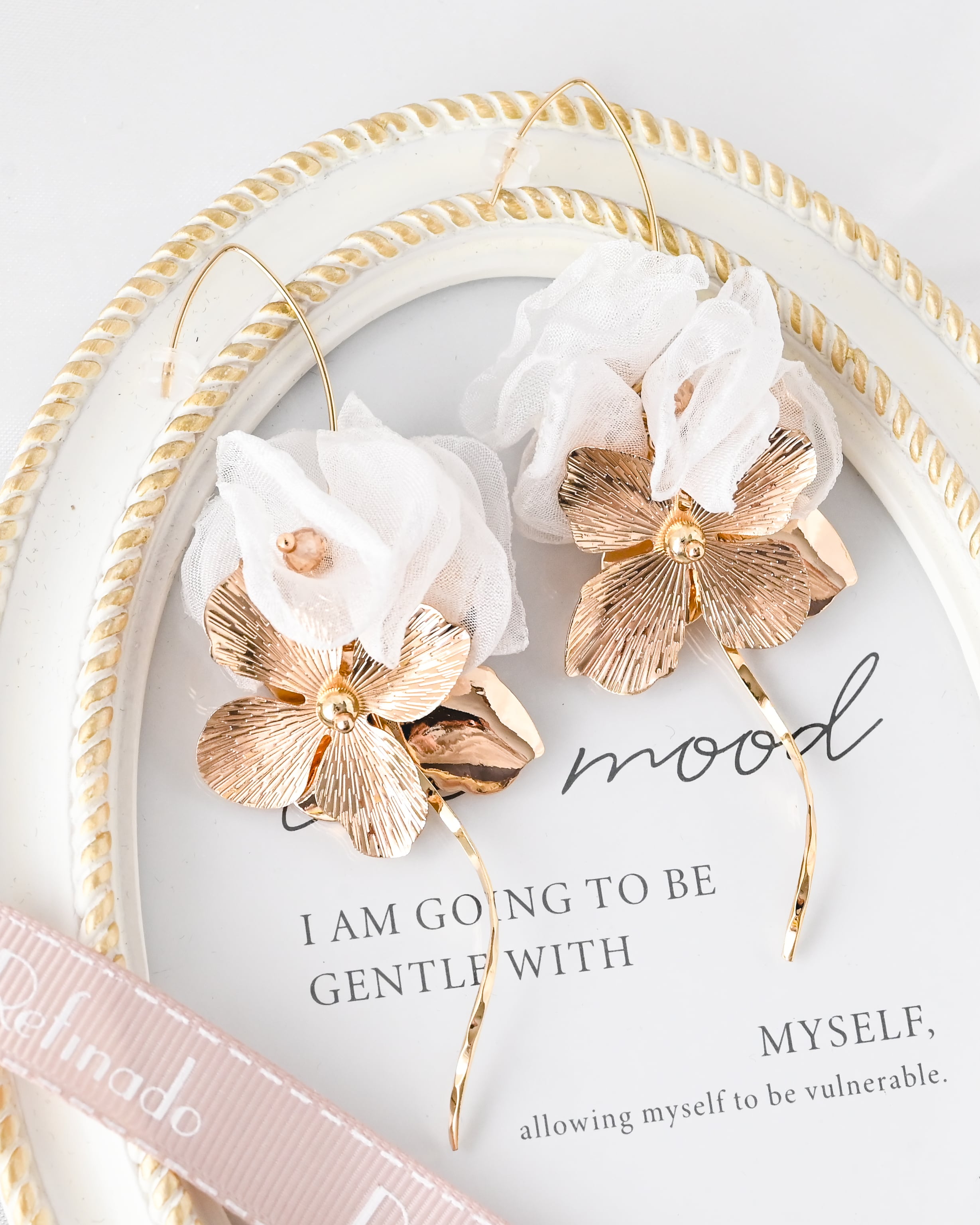 フローラルヴェールカーブピアス / イヤリング【AE2512-11】