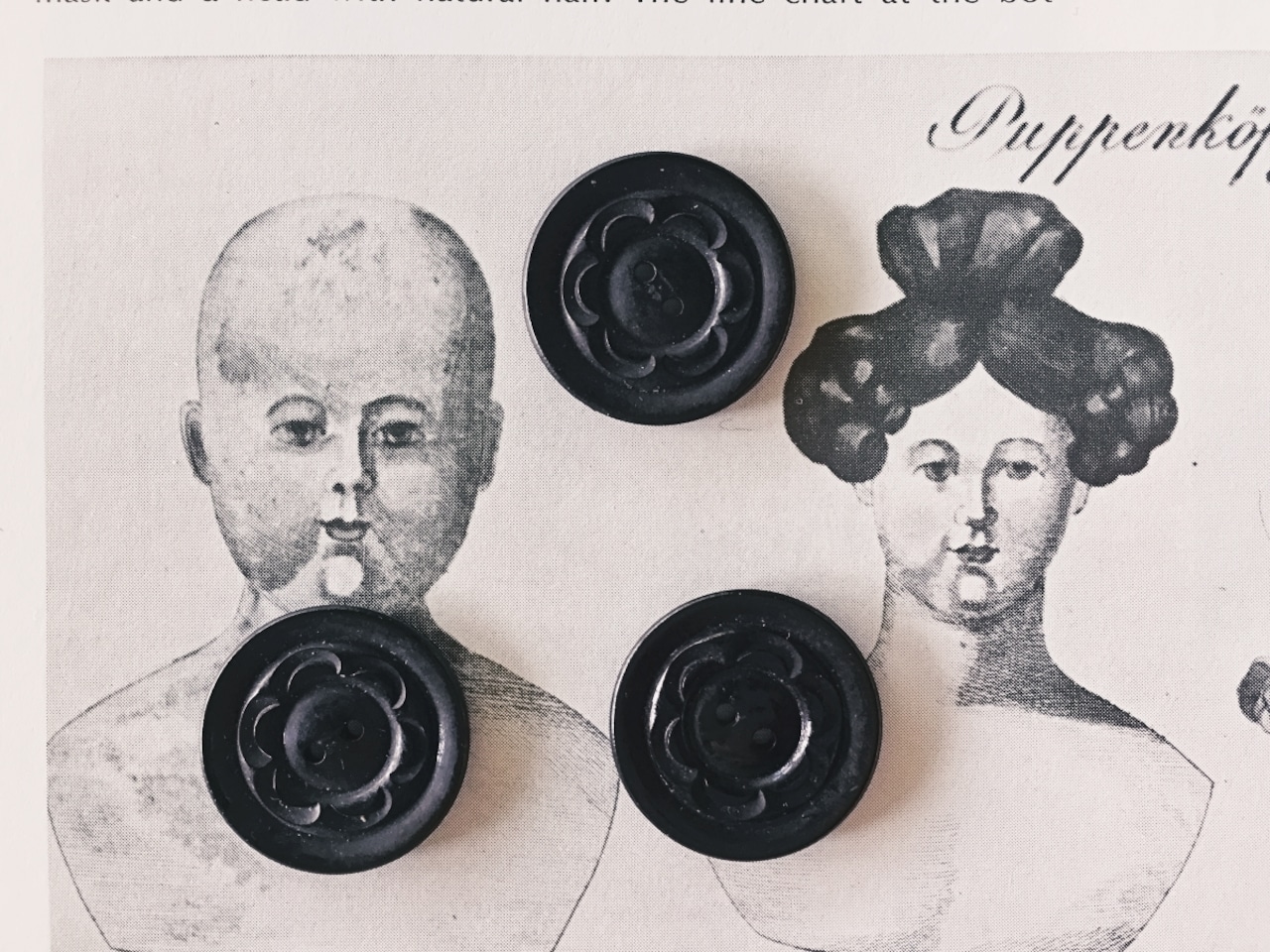 フランス 1900s 幾何学の黒花とgalalithe製ボタンセットe アンティーク
