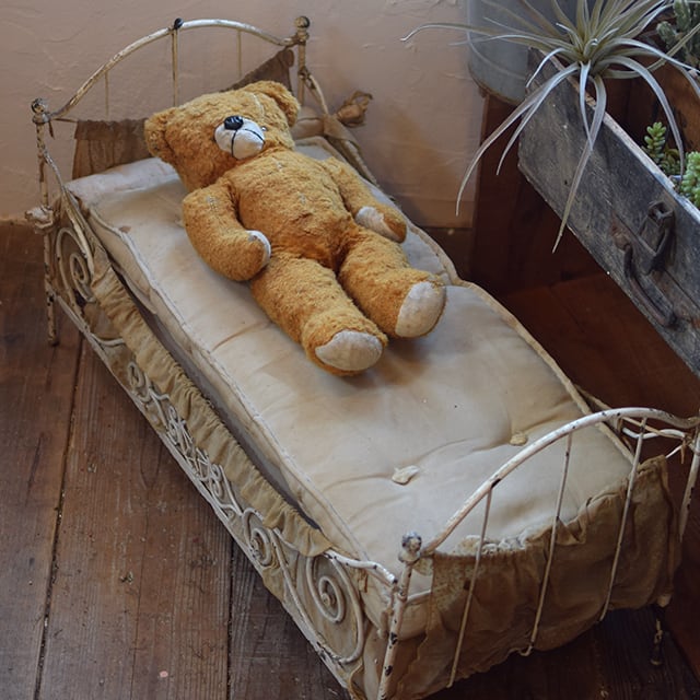 アイアンドールベッド レース装飾 | Brocante de La Cocotte アイアンドールベッド レース装飾 | Brocante de La Cocotte