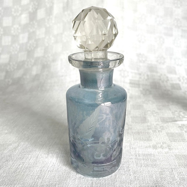 香水瓶 蓋付き瓶（大）　パールブルー　植物エッジング　 19ota1-２