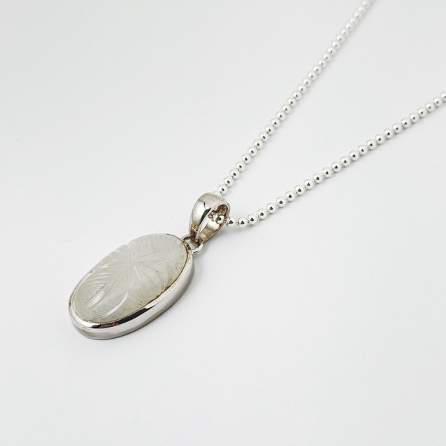 一点物 レインボームーンストーン  カービング　オーバル型 Lサイズ ネックレス