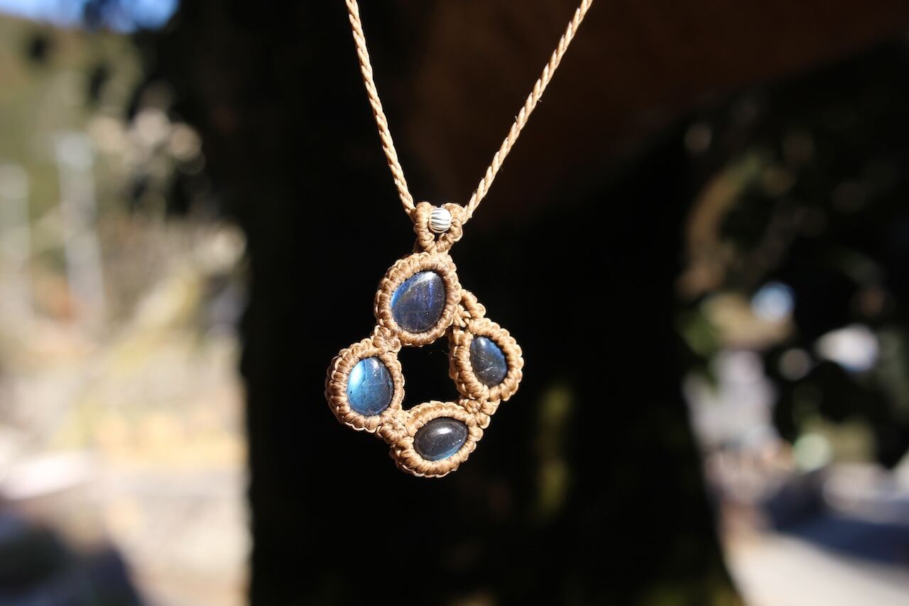 Labradorite mix micromacrame circulation  pendant