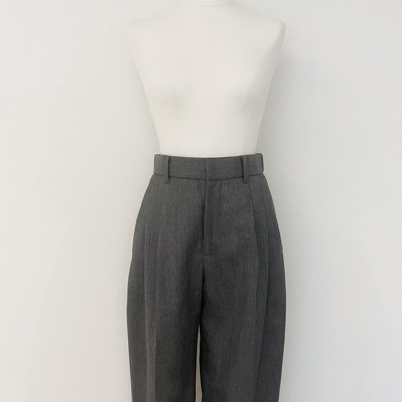 クロップドテーパードパンツ Louis グレー | Cygne 