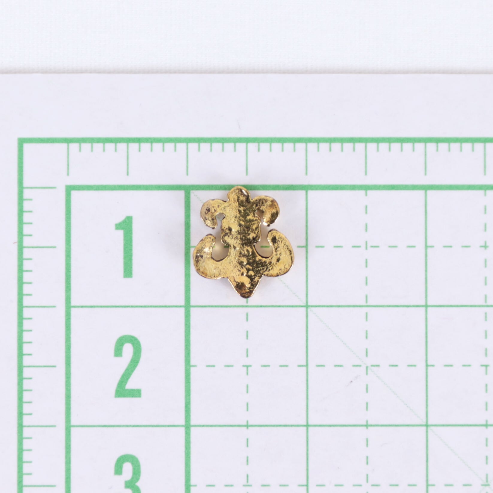 百合の紋章 パーツ アンティーク風 金属 ビジュー 02000144