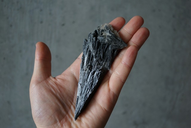 ブラックカイヤナイト Black Kyanite 1174